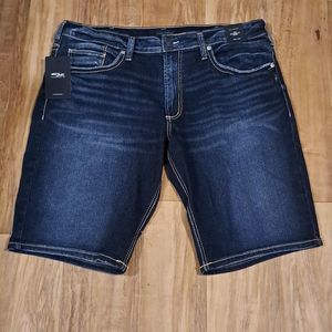 NWT Silver jeans "ZAC"  Shorts